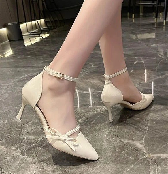 La Vie Pearl Bow Heel