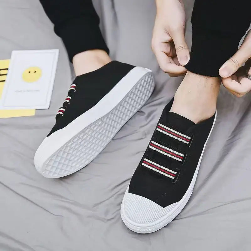 District Low-Top Sneaker