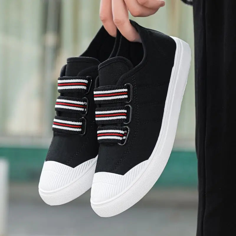 District Low-Top Sneaker