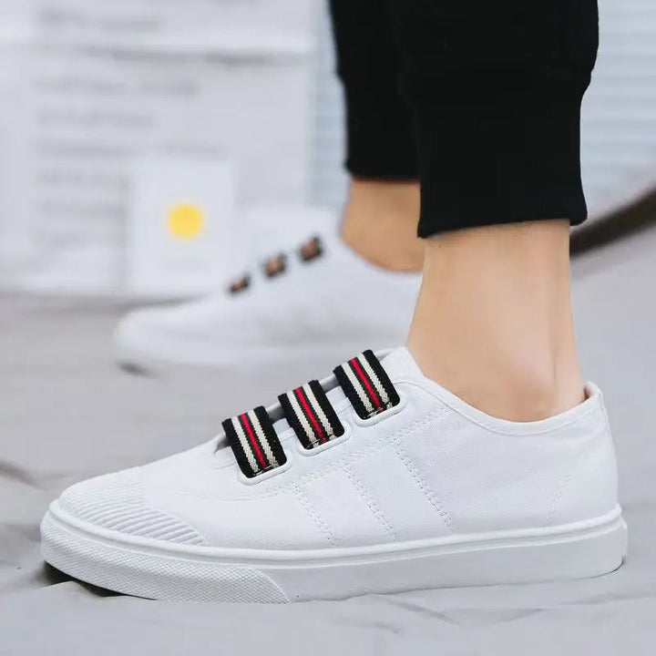 District Low-Top Sneaker