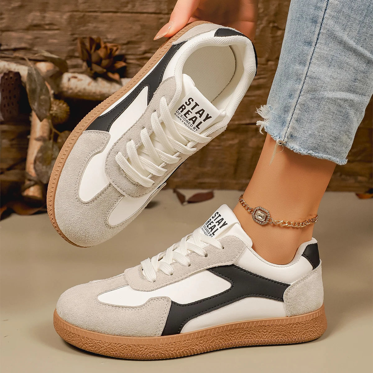 Chelsea Low-Top Sneaker